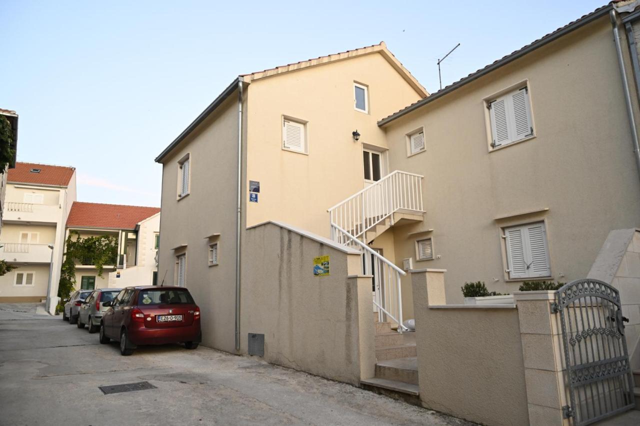 Apartments "Sea View" Miki & Ivana Bol Exterior foto